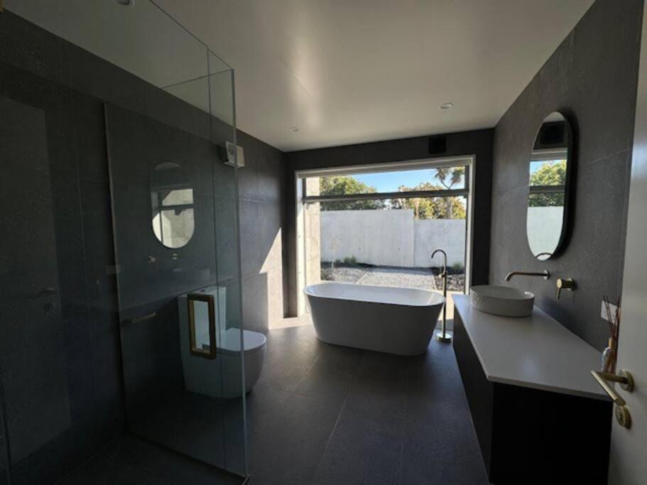 Location And Luxury In Timaru Apartment Exterior photo